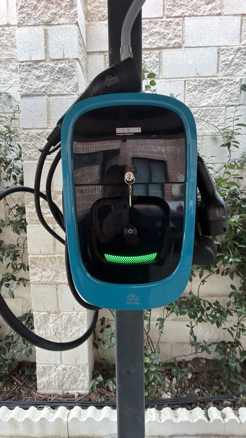 Punto de recarga ORBIS realizado por ASR Electricidad