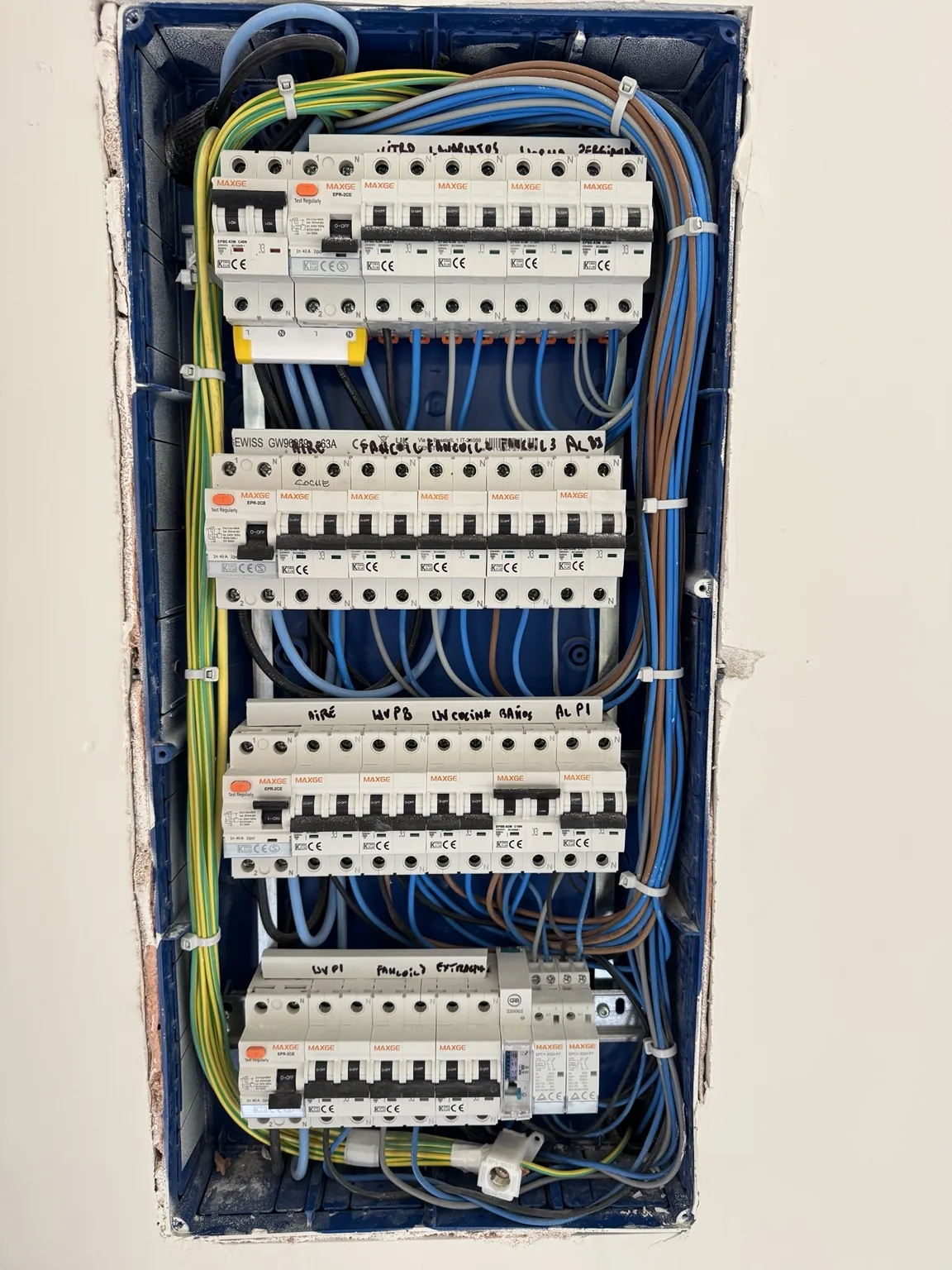 Cuadro eléctrico de vivienda de gran capacidad realizado por ASR Electricidad
