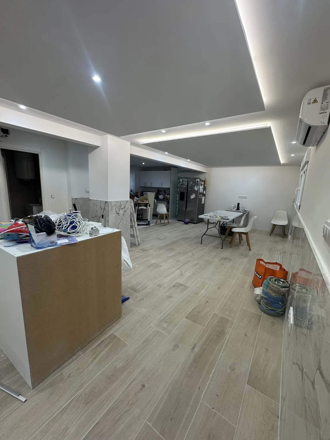 Iluminación LED en salón y cocina realizado por ASR Electricidad